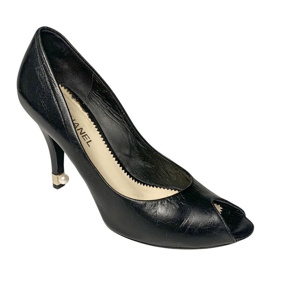 Chanel Interlocking CC Logo Black Leather Pumps EU 37 US 6-6.5 Pearl High Heels